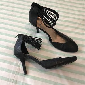 Impo Black Textured Heel Vegan Friendly Size 9.5